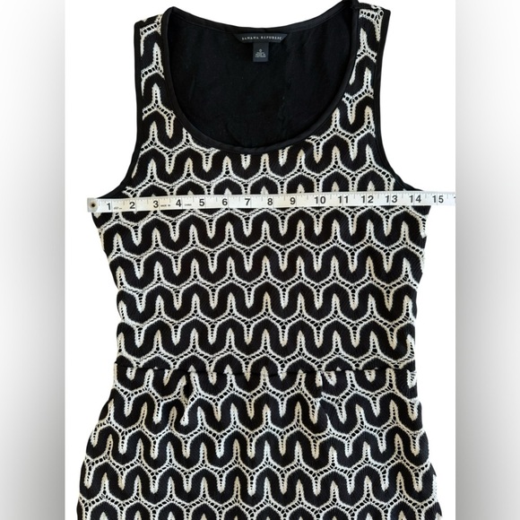 Banana Republic Black & White Geometric Lace Overlay Sheath Dress Sz 0 Sleeveles - Picture 8 of 10